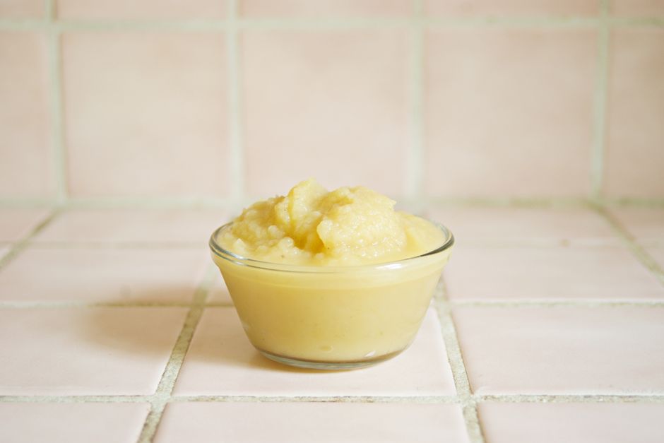 Smooth sweet potato and apple purée in a bowl